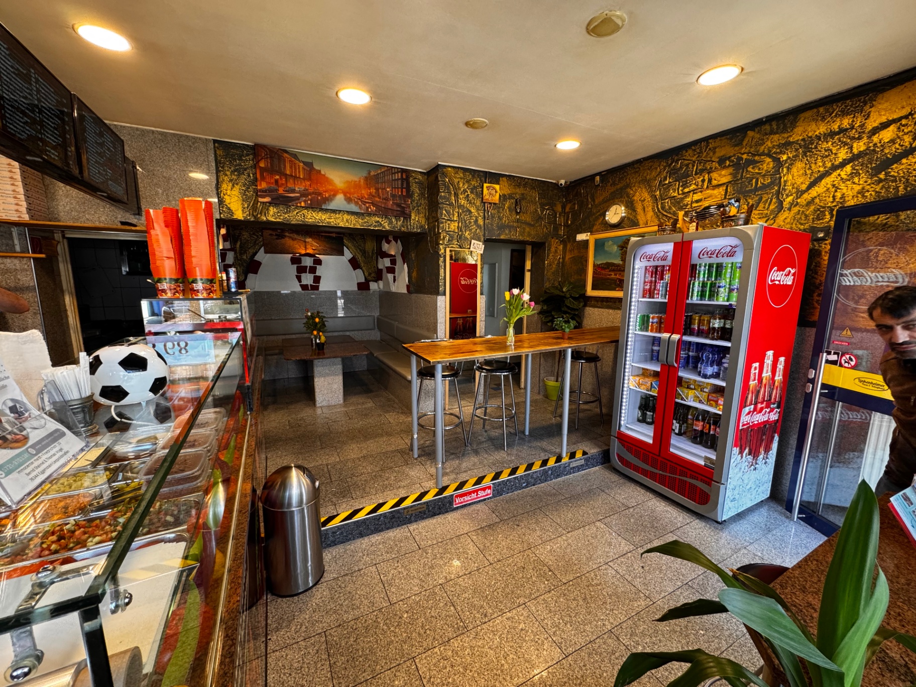 Linkenheimer Pizza & Kebaphaus — Innenansicht